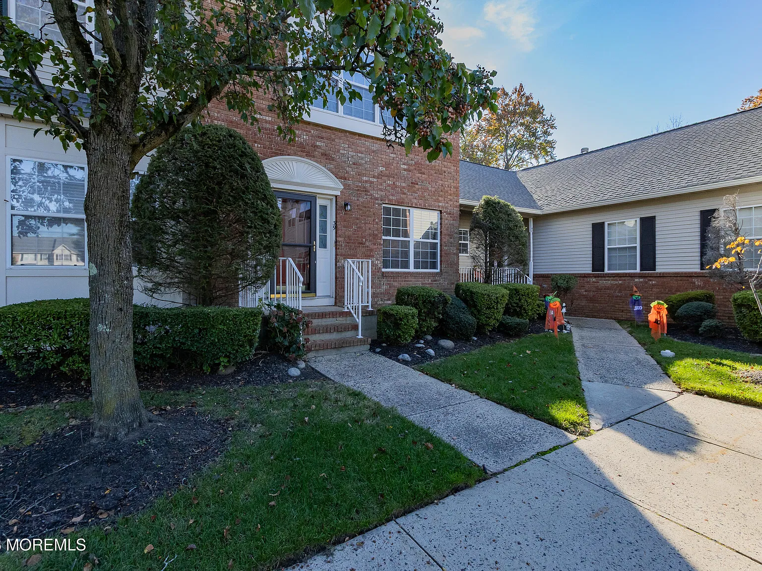 2 bed, 2.5 bath, 1360 sqft, $3,400 — Photo 2