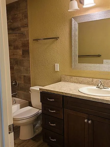 2914 Royal Tuscan Ln — Photo 23