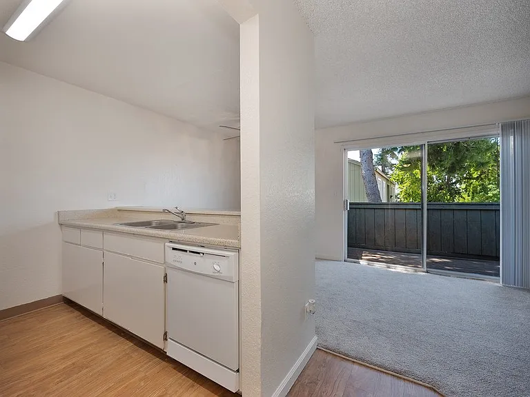 The Redwoods Apartments — Photo 18