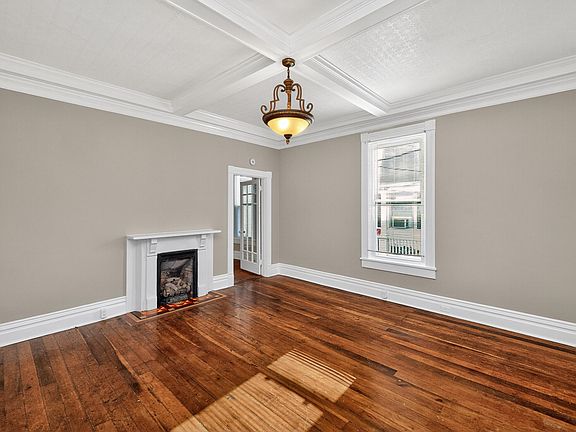 4th image of 217 S Highland St