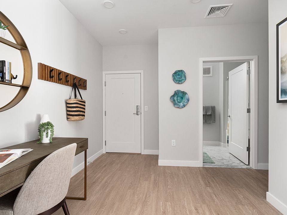 Model Foyer