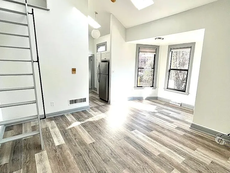 1416 Sheffield St — Photo 4