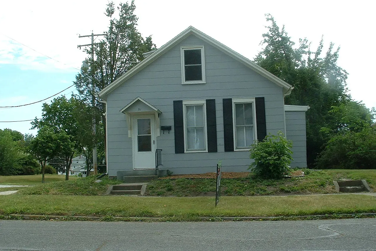 1832 Franklin Ave photo 1