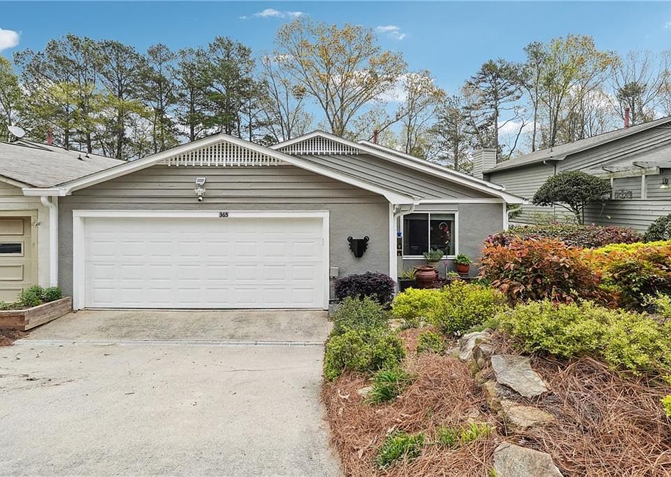 1st image of 365 Sand Wedge Ln