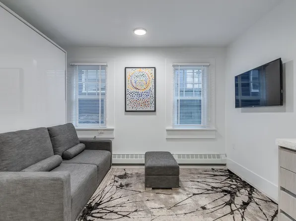 1425 Haro St #105, Vancouver, BC V6G 1G2