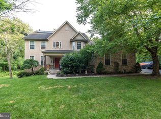 900 Rye Valley Dr, Meadowbrook, PA 19046