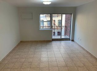 3035 31st St APT 4, Astoria, NY 11102