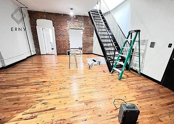 1st image of 1131 Myrtle Ave #202