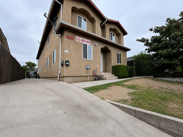 9011 Orchard Ave — Photo 2
