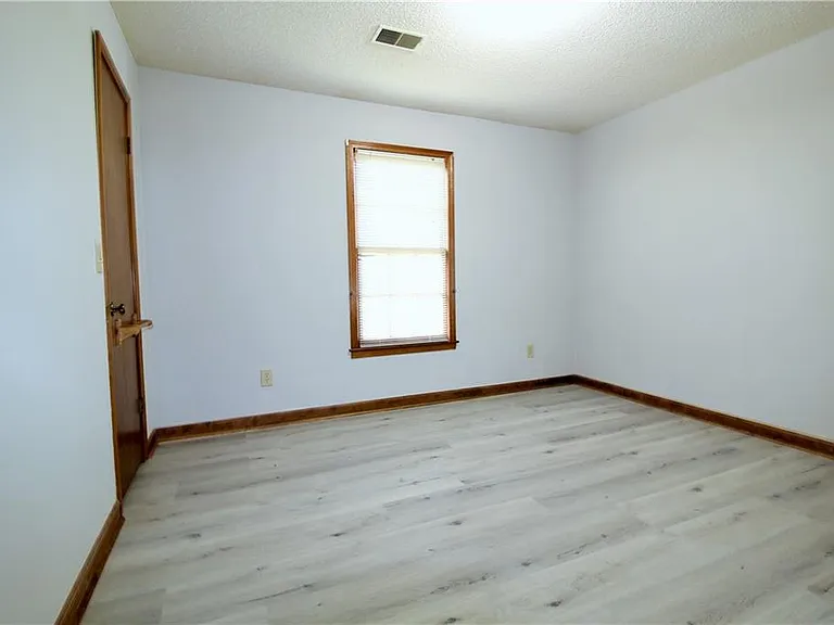 585 Wayside Dr — Photo 16