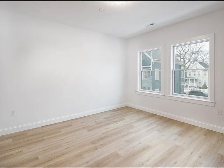 5 Oakhurst St — Photo 7