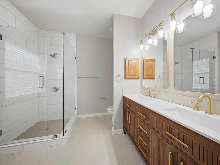 2140 Walnut Square Dr — Photo 7