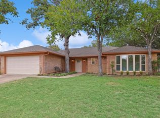 625 Steeplechase Dr, Bedford, TX 76021