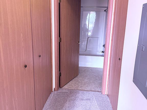 5th image of 900 Market St APT 209