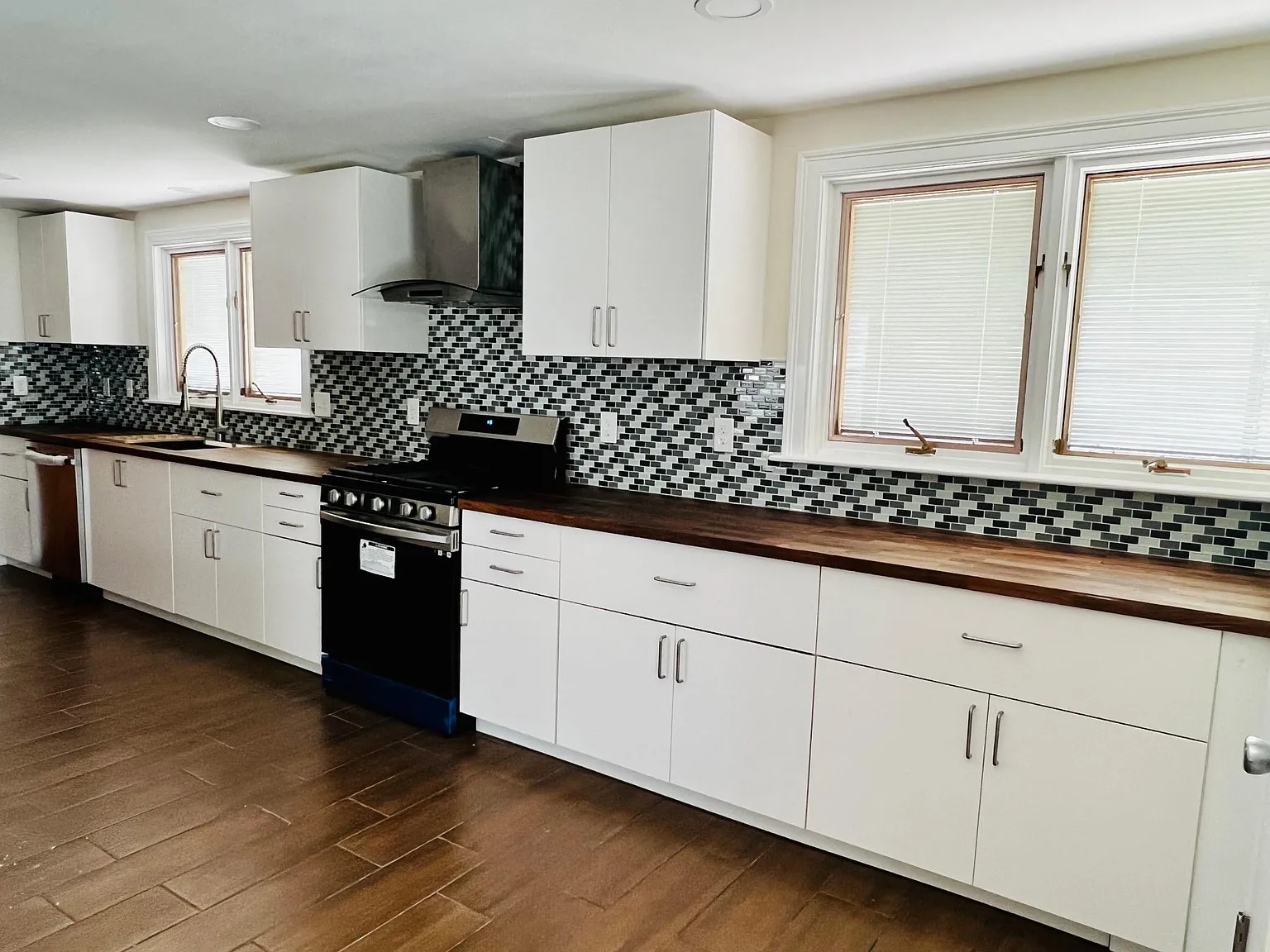 3 bed, 1904 sqft, $4,500 — Photo 4