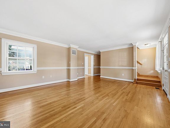 4th image of 28 E 4th St