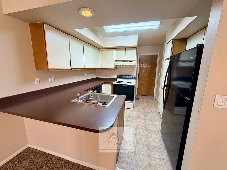 1221 Holland Park Blvd — Photo 7