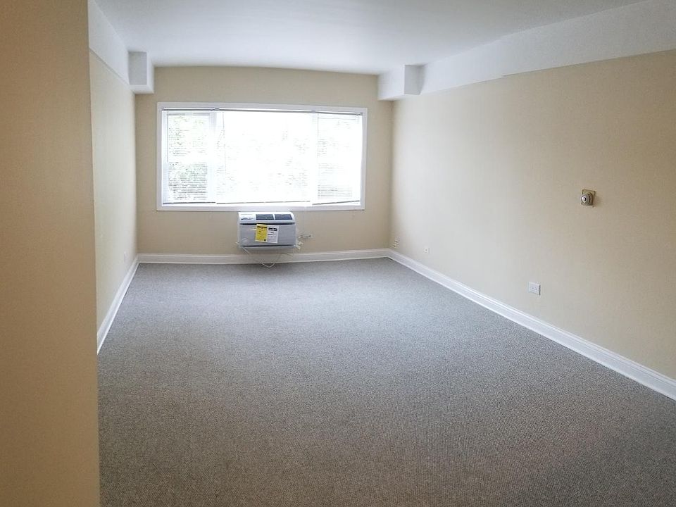 1st image of 555 W Stratford Pl