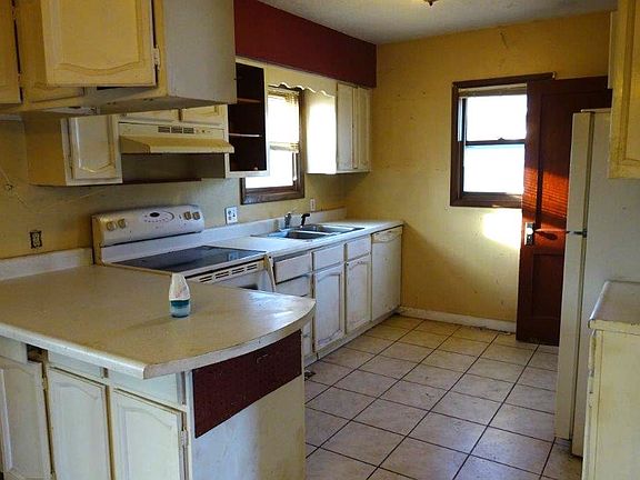 3rd image of 22653 S Main Street