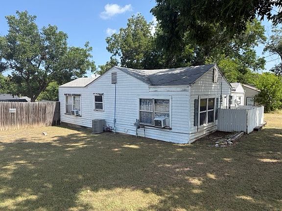 4th image of 3815 Beverly Dr