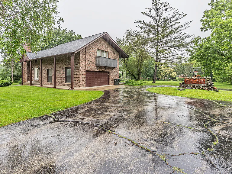 2330 Coach Rd — Photo 24
