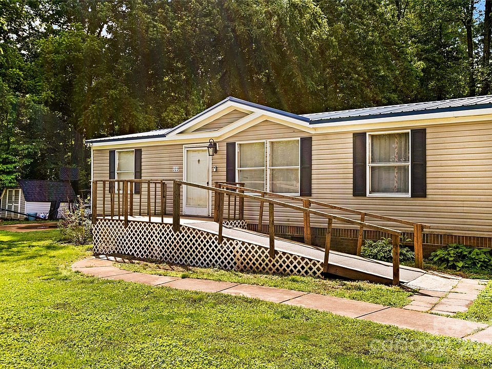 1st image of 222 Hickory Nut Dr
