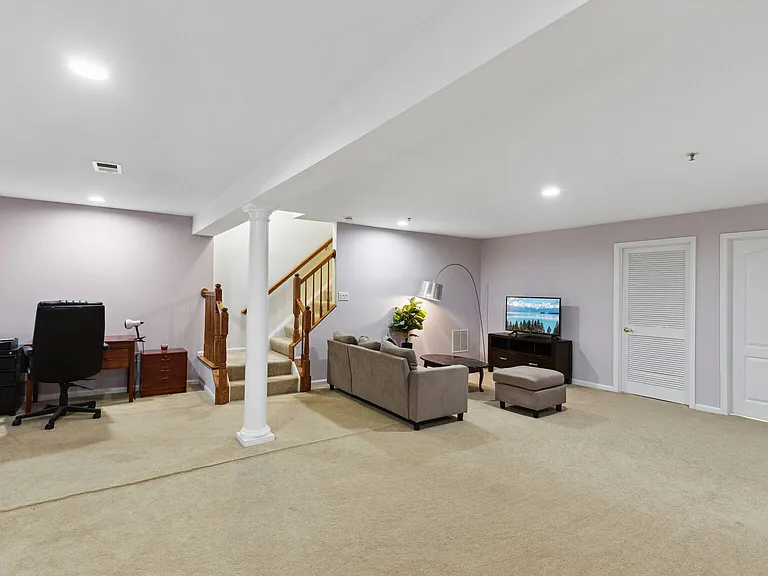 6005 Helmsman Way — Photo 32