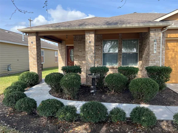 915 Wild Cotton Rd, Rosenberg, TX 77471