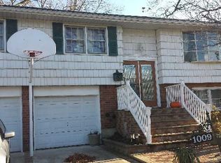 1009 Cleveland St, Uniondale, NY 11553