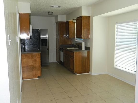 4th image of 2002 Nimitz Dr