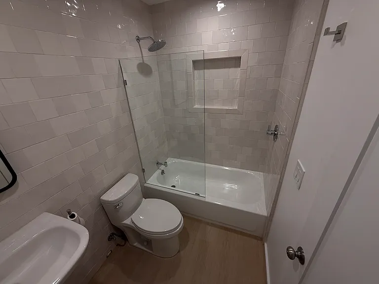19239 Linnet St #19239 — Photo 17