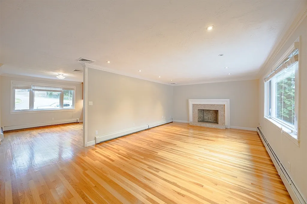 3 bed, 3.0 bath, 1930 sqft, $5,750 — Photo 3