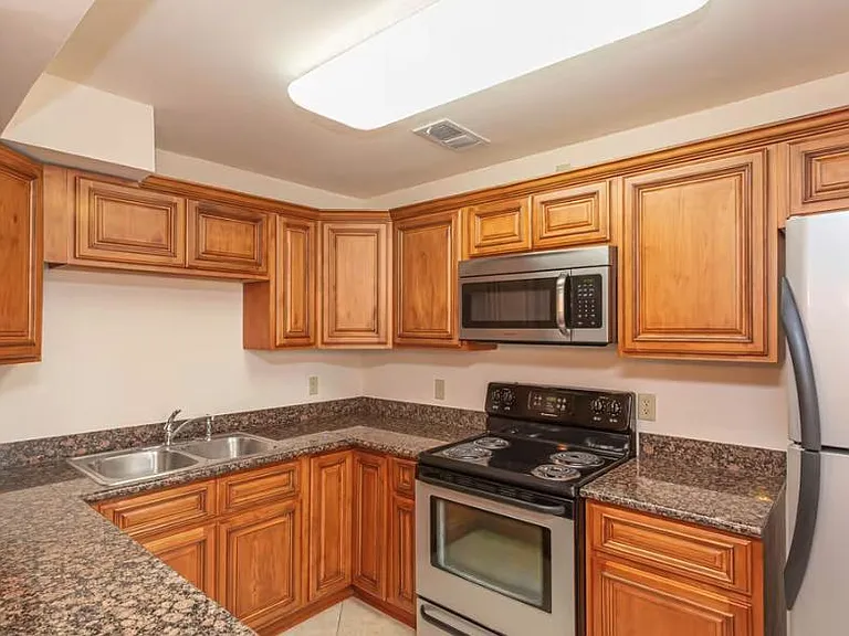 Regency at Metairie — Photo 3