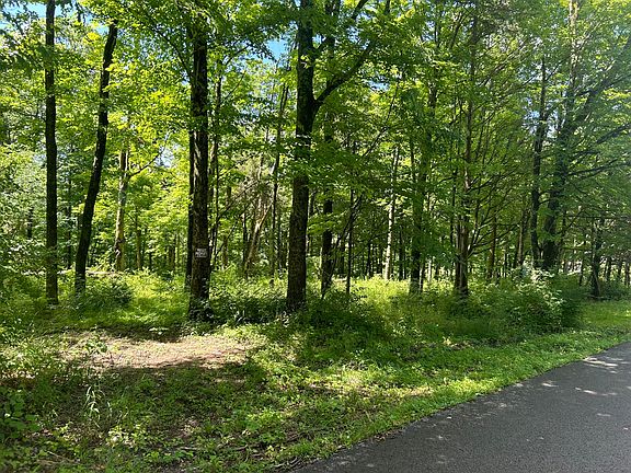 4th image of 582 Overlook Dr