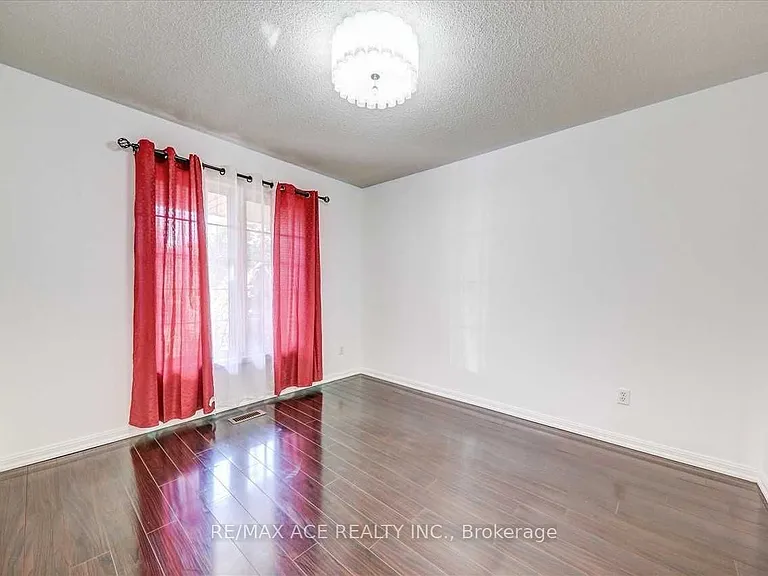 35 Pitchpine Dr — Photo 6