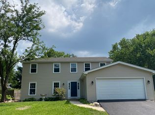 1130 Hidden Spring Dr, Naperville, IL 60540