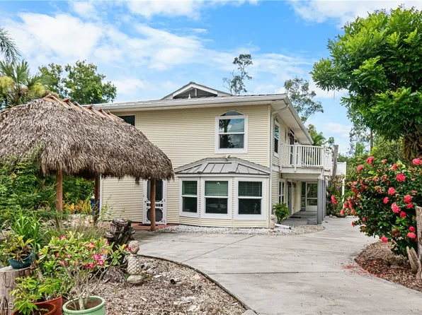 15560 S Pebble Ln, Fort Myers, FL 33912