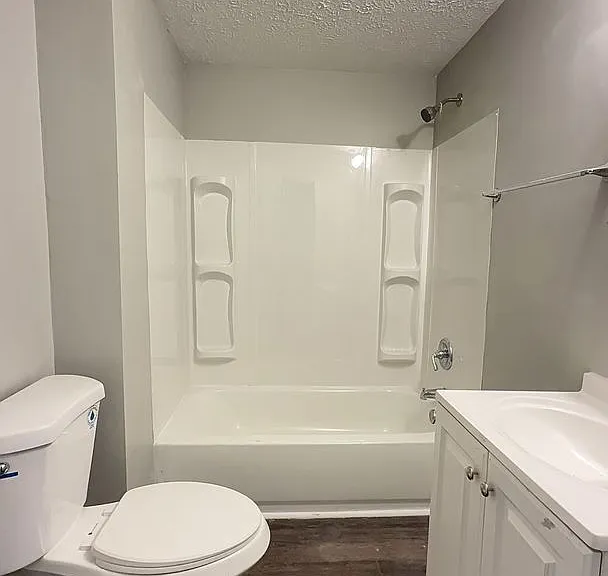 1724 W Ormsby Ave — Photo 8