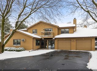 1160 Brittany Ct APT 93, Neenah, WI 54956