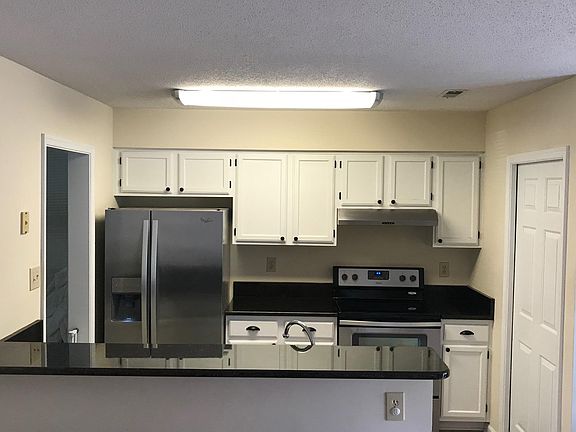 Recently Updated Kitchen! Granite Counters! Stainless Steel 