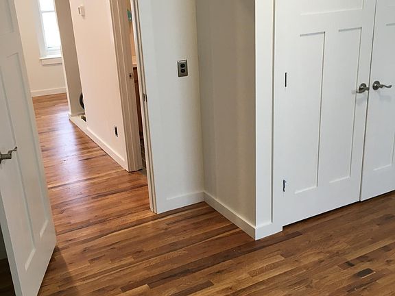3rd image of 961 Washington St W APT 4