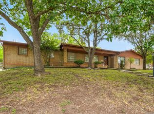 207 E Woodlake Dr, San Antonio, TX 78229
