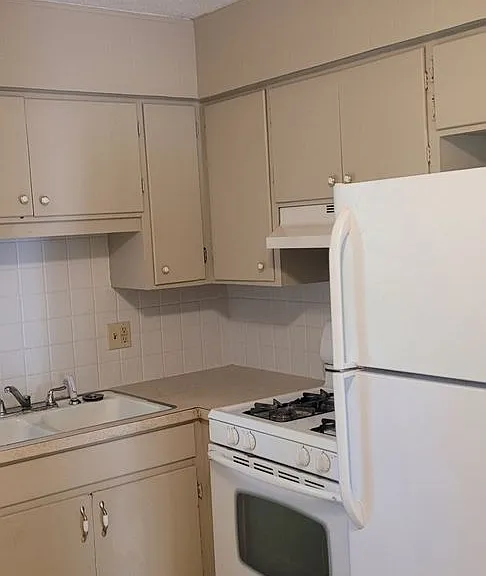 705 Deweese St — Photo 5