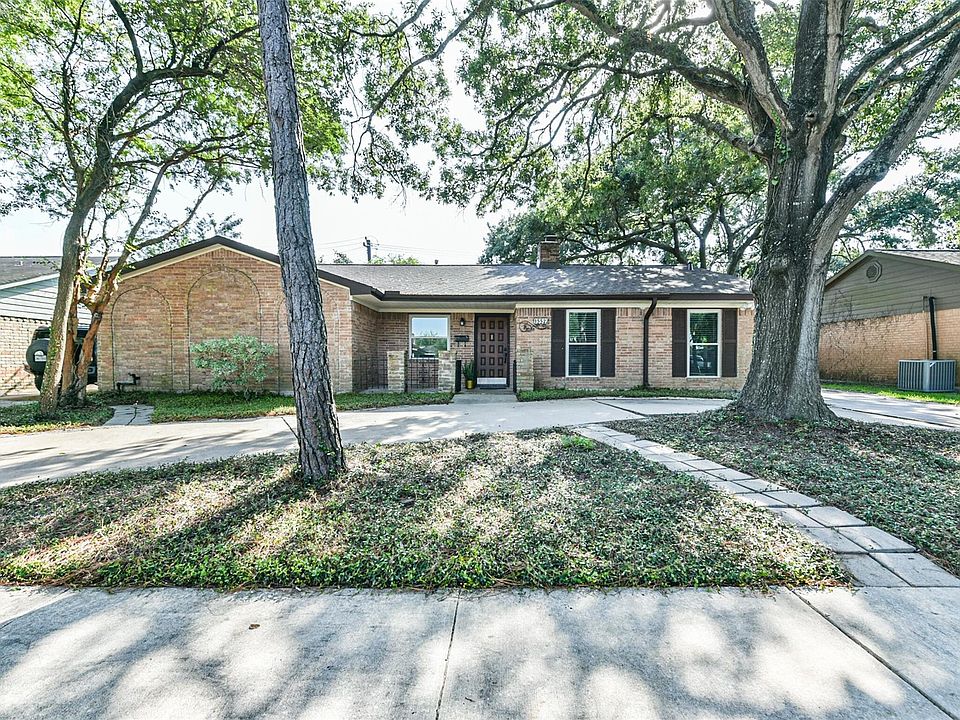 1st image of 15522 Diana Ln