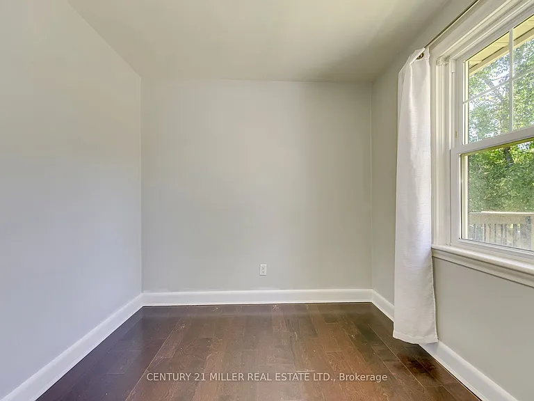 2048 Edinburgh Dr — Photo 18