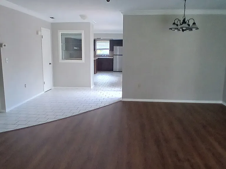 1374 Giles Ave — Photo 6