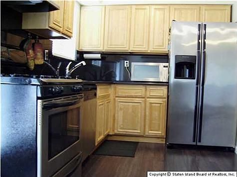4th image of 12 Meadow Ct