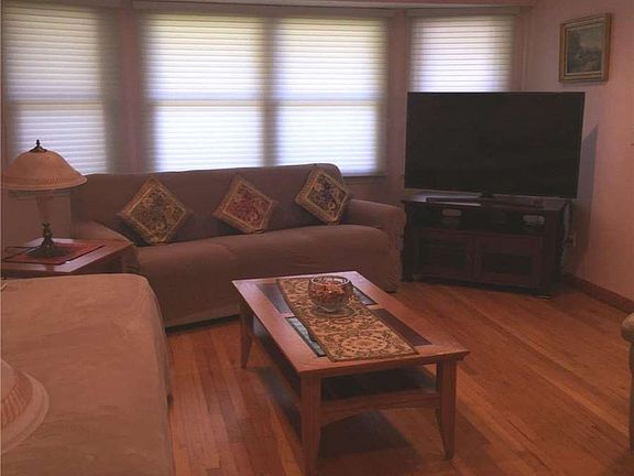 5th image of 6 Barkley Ln