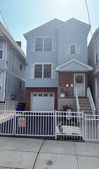 64 Isabella Ave — Photo 1