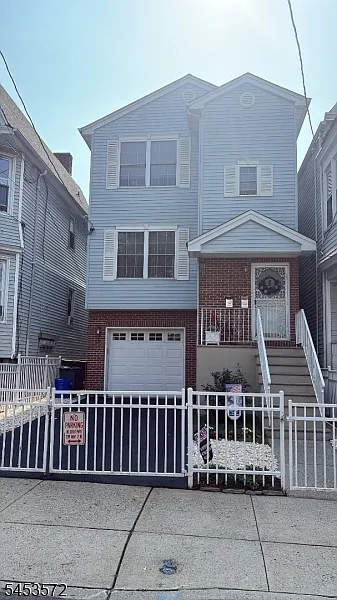 64 Isabella Ave